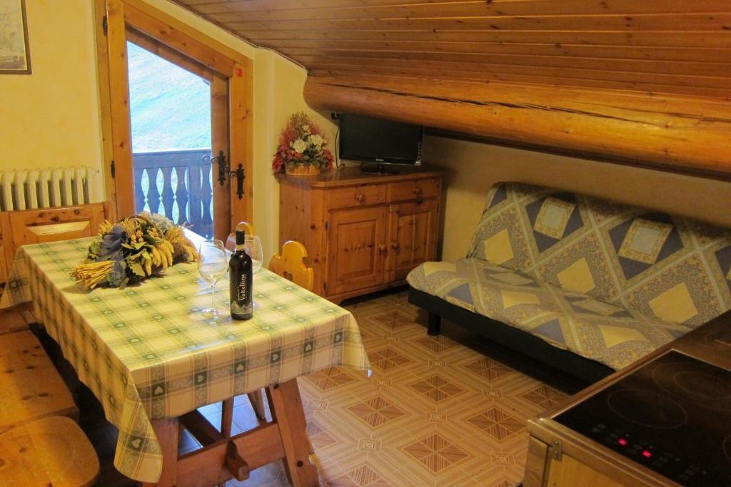 Chalet Del Sole Per Gruppi Livigno Rum bild