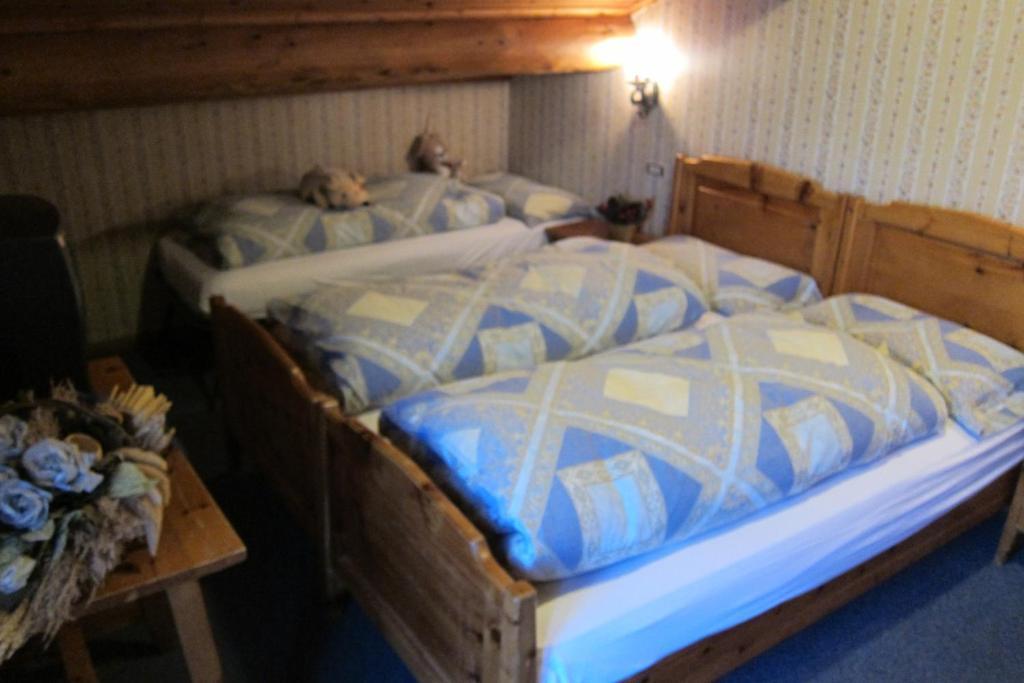 Chalet Del Sole Per Gruppi Livigno Rum bild