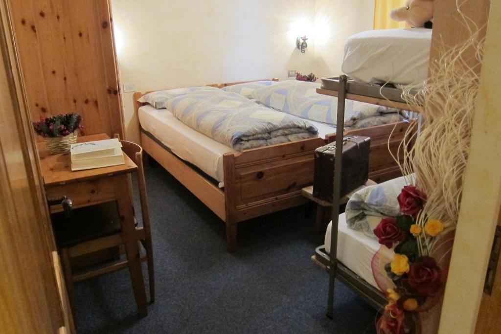 Chalet Del Sole Per Gruppi Livigno Rum bild