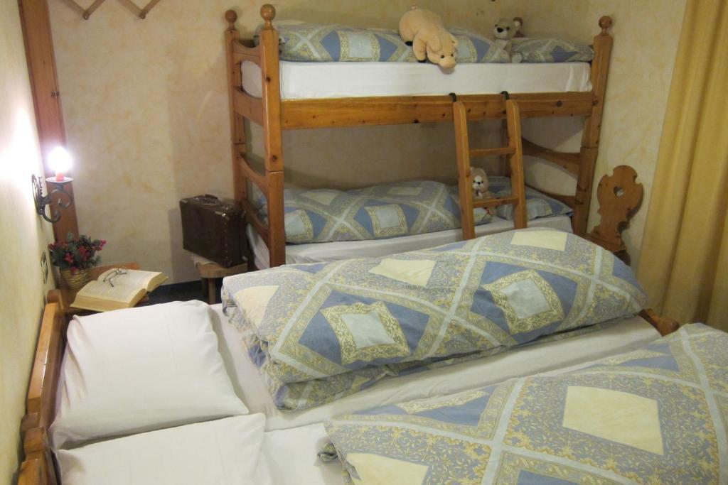 Chalet Del Sole Per Gruppi Livigno Rum bild